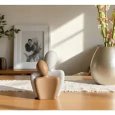 Estatueta escultura namorados casal apaixonados decoração sala quarto mesa escritório Branco /Marrom