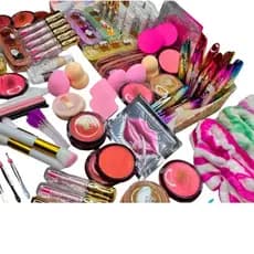 kit de maquigem com 20 itens,necessário,batom,gloss,base e muito mais(obs não acompanha a maleta)