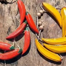Fieira/ Penca de Banana Pimenta fruta Madeira Decorativa Pendente Decoração Colorida Artesanal Sala Cozinha Varanda