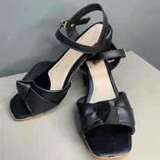 Sandália Feminina com nó frontal – elegância e conforto