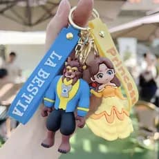 Chaveiro de A Bela e a Fera, bonecos fofos da princesa Bela e do príncipe, pingente para mochila de casal