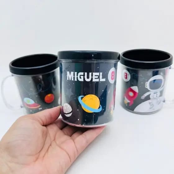 Caneca Personalizada Astronauta – Lembrancinha Encantadora para Festa Infantil com nome e Idade