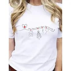 Camiseta Feminina Casual Estampa Simbólica Lar e Família com Santa Proteção para Look Espiritual
