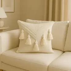 Capa de Almofada Bohochic 45x45cm – Algodão Cru com Pompom e Textura Artesanal