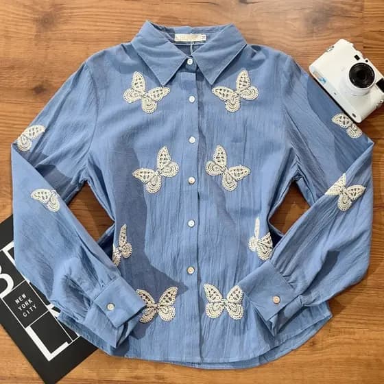 MODA LUA Blusa Manga Longa Feminina Tecido Renda com Estampa de Borboleta 17-109