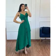 Vestido Isadora é um vestido longo ou midi com um design fluido e ideal para eventos diurnos casuais chiques ou ocasiões