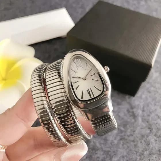Relógio de Pulso Serpente Prata Quartzo Feminino Pulseira Enrolável Design Moderno Ideal Presente para Mãe e Amiga