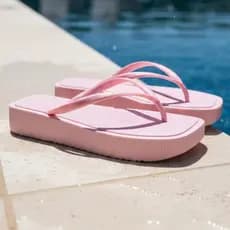 Chinelo Feminino Sola Alta Confortável e Elegante Para Mulheres Que Buscam Estilo