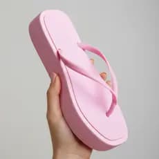 Chinelo Feminino Sola Alta Com Detalhes Exclusivos e Conforto Para o Seu Dia a Dia