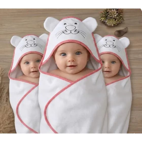 Kit com 3 Toalhas de Banho Bebe Bordada com Capuz Forrado em Tecido Fralda 100% Algodão