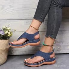 Sandálias Cross-Border Flip-Toe sapatos femininos 2024 novo estilo fivela plana cinta sandálias femininas comércio exter