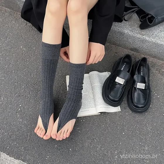 Meias invisíveis femininas básicas em preto, branco e cinza, estilo coreano, ajuste fino e versáteis para o verão.