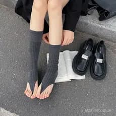 Meias invisíveis femininas básicas em preto, branco e cinza, estilo coreano, ajuste fino e versáteis para o verão.