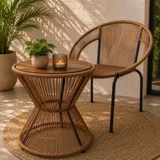 Kit Cadeira Cancun + Mesa Ampulheta na Fibra Sintética com Tampo Pinus p/ Areas Gourmet e Varandas