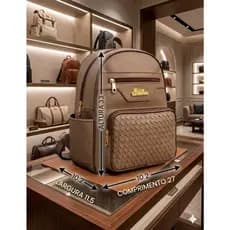 Mochila Femenina Casual, Linda ,Luxosa Con Tres Compartimentos, Bolsos Laterais, Alza Regulavel+Pom Pom a Pronta Entrega