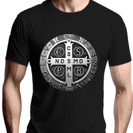 Camisa Algodão Premium Medalha São Bento Frase A Cruz Sagrada Seja Minha Luz