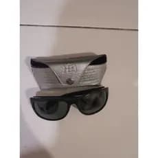 Óculos de Sol com estojo.