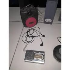 Lote N.37 Rádio Relógio + Itens ambos não testados no Estado Leia Descrição.