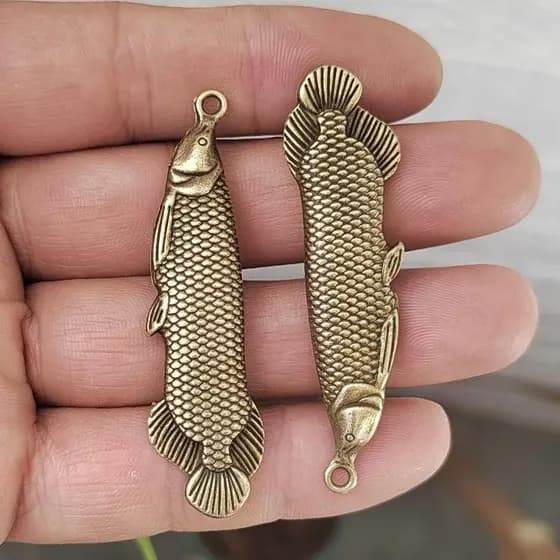 1Pc Novo Retro Jinlong Peixe Latão Encantos Pingente DIY Ornamento Em Miniatura Chaveiro Jóias Decoração Para Casa Artes