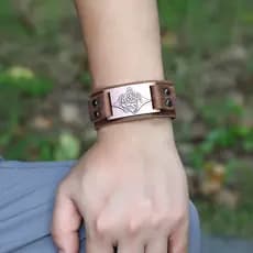 Pulseira Unissex de Couro Bovino com Estilo Rocker e Acessórios para Motocicleta
