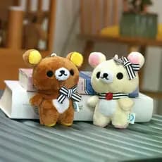 Chaveiro de pelúcia fofo do personagem de anime Rilakkuma, um acessório macio para decoração de mochilas, adequado para