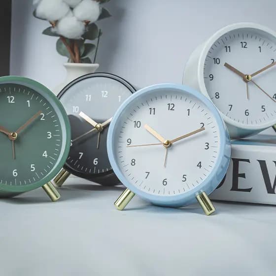 15cm Nordic Desktop silencioso relógio simples despertador moda luz luxo relógio de mesa luminoso