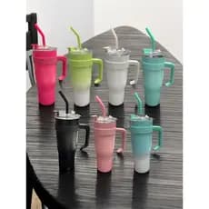 Garrafa  Copo Térmico Alça Capacidade 1200ml  com canudo e preotção do canudo Tampa sem adesivos
