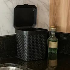 Lixeira Cesto Rattan 5 Litros Preta Com Tampa Cozinha Banheiro Lixeira Pia Multiuso