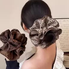 Elástico de cabelo de quatro camadas com estampa de leopardo plissada na cor café, para o início do outono, com alta ela