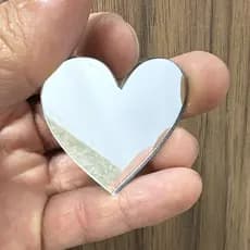 Kit 50 Mini Corações Acrílico Espelhado 4x3,5cm Adesivo Dupla Face Decoração Festas Artesanato
