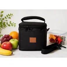 Bolsa termica impermeavel para academia marmita fitness do dia dia e viagens na cor preta.
