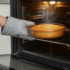 Luva Térmica de Tecido - Versatilidade Culinária: Do Forno Convencional ao Churrasco