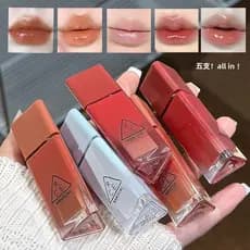 RESOCHI Mirror Lip Glaze é fácil de aplicar, proporciona um acabamento brilhante, é hidratante e de longa duração.