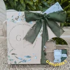 Caixa Tampa Decorada Personalizada Fita Chifon Gravata com Tag Pulseira com Almofada e Manual