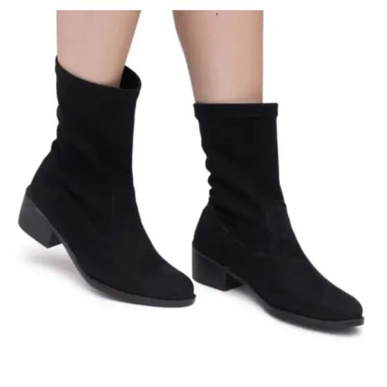 Bota Feminina Cano Curto – Conforto e Estilo para o Dia a Dia