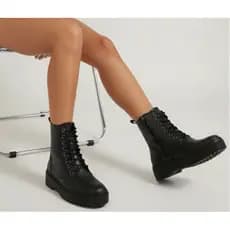 Bota Feminina Tratorada Lisa – Conforto e Durabilidade