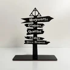 Totem Destinos Direcional Mundo Bruxo em MDF Decoração Temática Harry Potter
