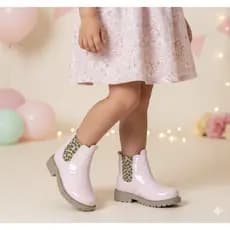 Bota Botina Infantil Menina Chelsea Verniz Oncinha Solado Tratorado Calce Fácil