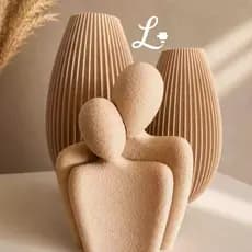 Kit Escultura Casal Abraço Minimalista + 2 Vaso Decorativo Moderno para Sala e Escritório