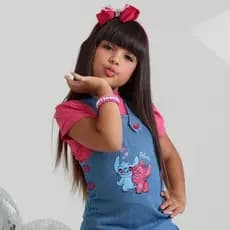 Conjunto Menina Stitch Salopete Jeans + Blusa Suedine Caneladinho – 1 a 8 Anos – Confortável Premium