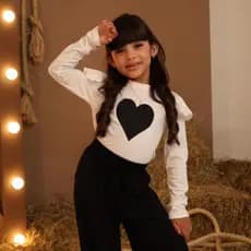 Conjunto Valentina Infantil Blusa Manga Longa Coração + Calça Pantalona Preta Promoção