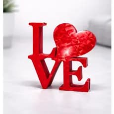 Placa Decorativa LOVE – Efeito Carbono Vermelho • Decoração Moderna para Mesa, Estante e Quarto