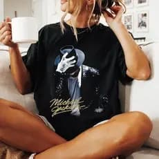 Camiseta Masculina Feminina Oversized Estampa Michael Jackson Chapéu Luva Assinatura Dourada T-shirt Streetwear Retrô