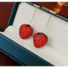 Brinco Festa Morango Com Strass E Base Dourada