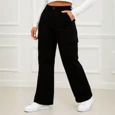 Calça Cargo Feminina Preta com Bolsos Laterais Modelagem Wide Leg Cintura Alta e Tecido Confortável