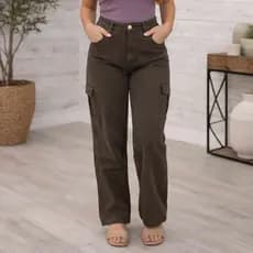 Calça Jeans Feminina Cargo Marrom Cintura Alta Wide Leg Bolsos Laterais Moderna e Confortável