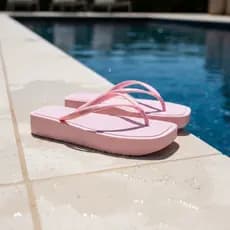Chinelo Feminino Plataforma Confortável e Moderno Para o Dia a Dia Com Ponta Quadrada