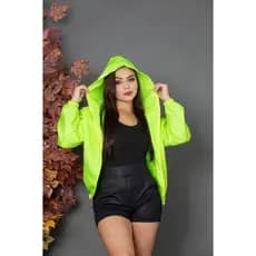 Jaqueta Corta-Vento Feminina Lisa – Leveza, Proteção e Toque Fashion