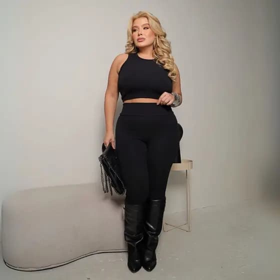 Conjunto Feminino Plus Size Preto Canelado Regata e Calça Alta Moda Casual Elegante Confortável Look Fashion Tendência