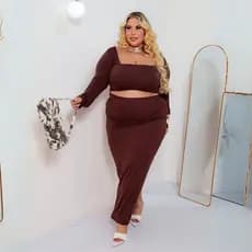 Conjunto Feminino Plus Size Cropped e Saia Longa Elegante em Tecido Confortável Perfeito Para Eventos Looks Modernos